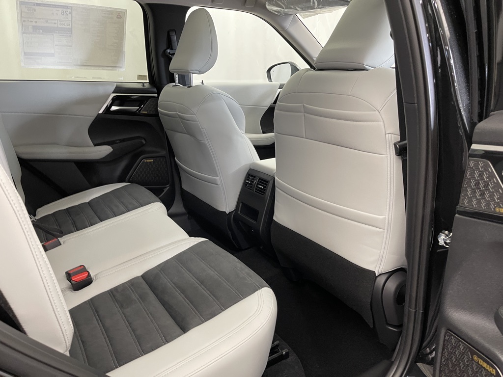 2025 Mitsubishi Outlander SE photo 26