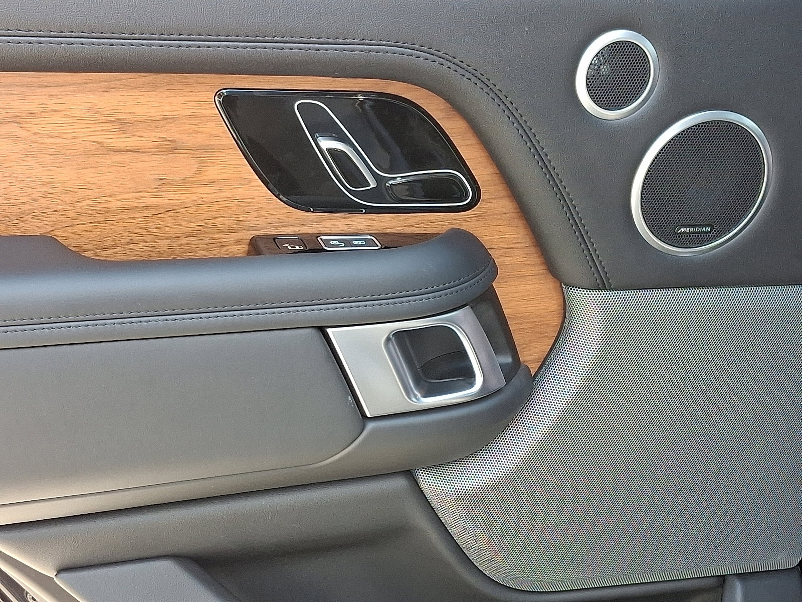 2020 Land Rover Range Rover P525 HSE photo 16