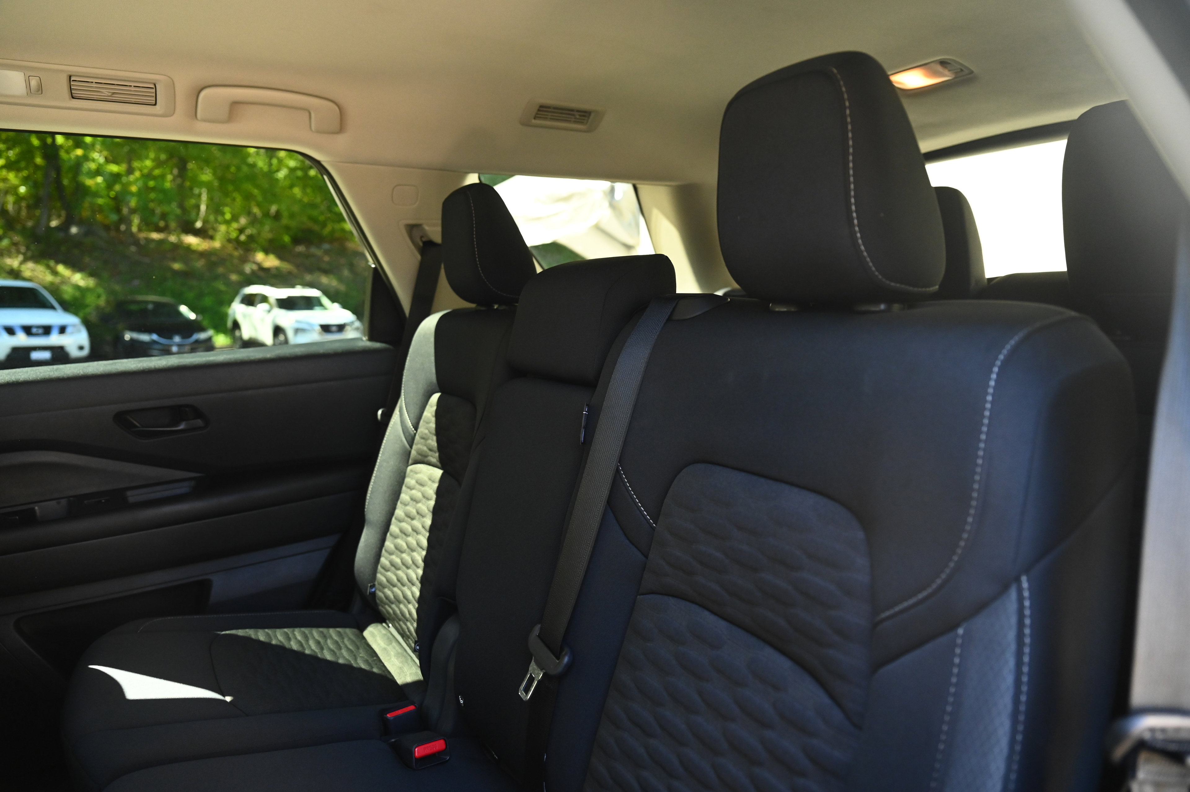 2024 Nissan Pathfinder S photo 21