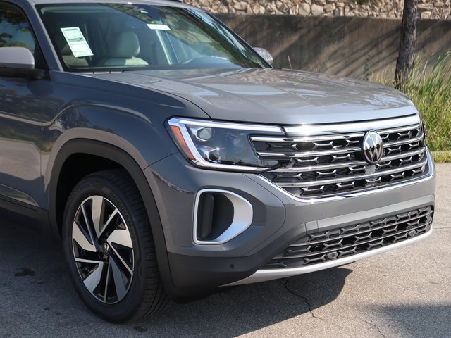 2026 Volkswagen Atlas SE Technology photo 2