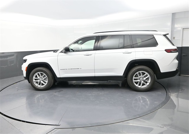 2025 Jeep Grand Cherokee Laredo X photo 3
