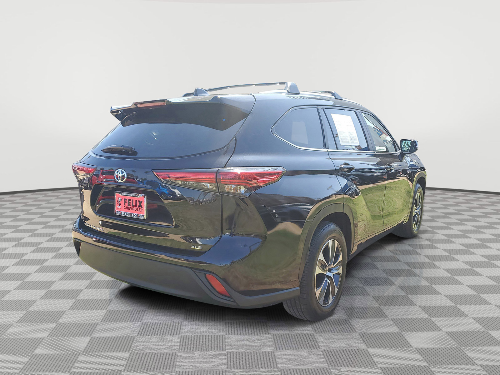 2023 Toyota Highlander XLE photo 3