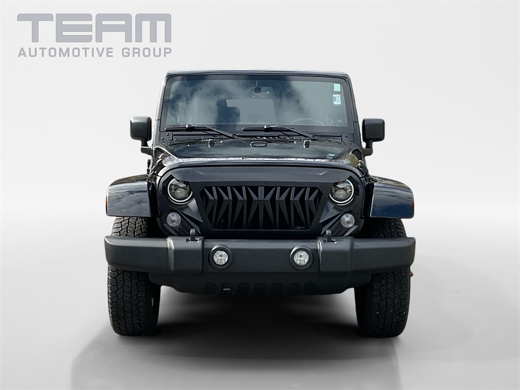 2014 Jeep Wrangler Unlimited Sahara photo 2