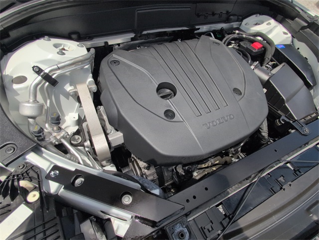 2023 Volvo XC60 B5 Ultimate photo 17