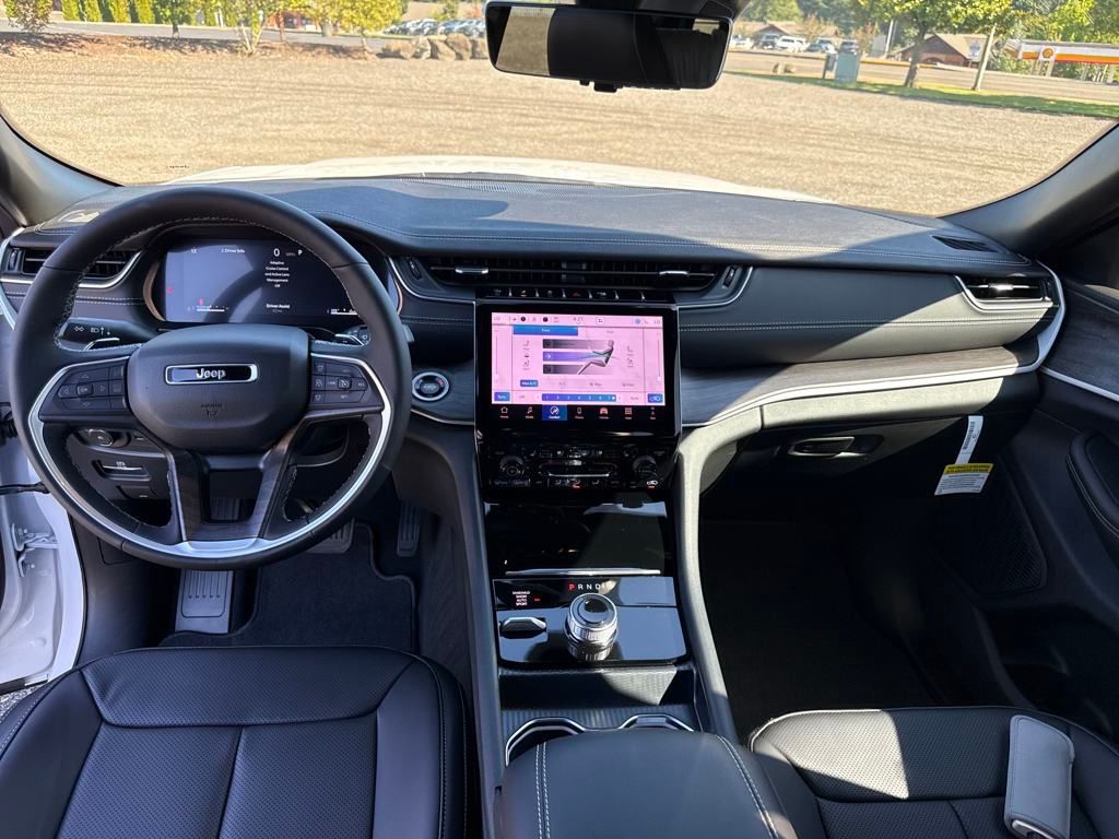 2025 Jeep Grand Cherokee Limited photo 12
