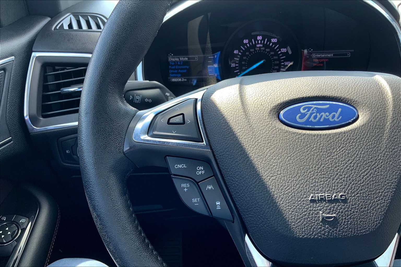2020 Ford Edge Titanium photo 21