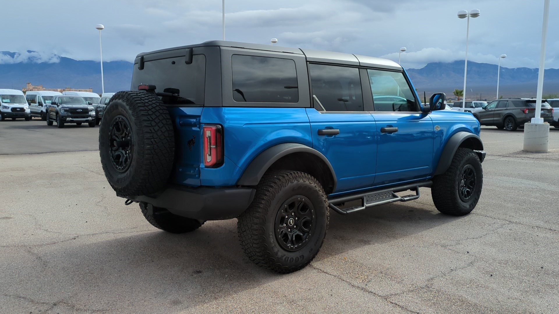 2023 Ford Bronco Base photo 2