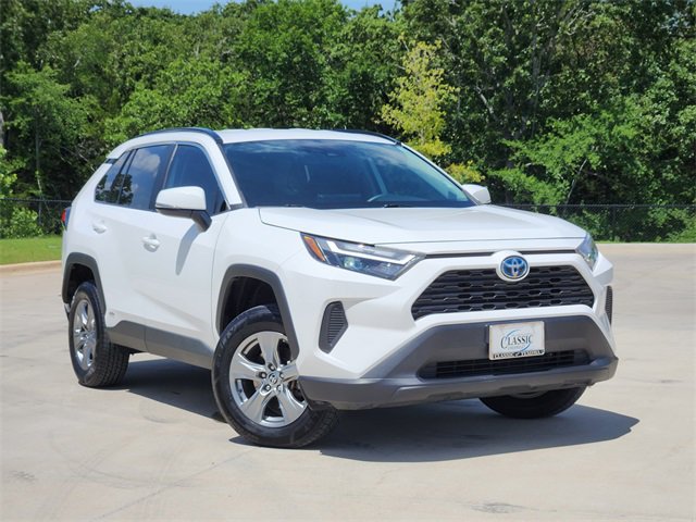 2023 Toyota RAV4 XLE's photo