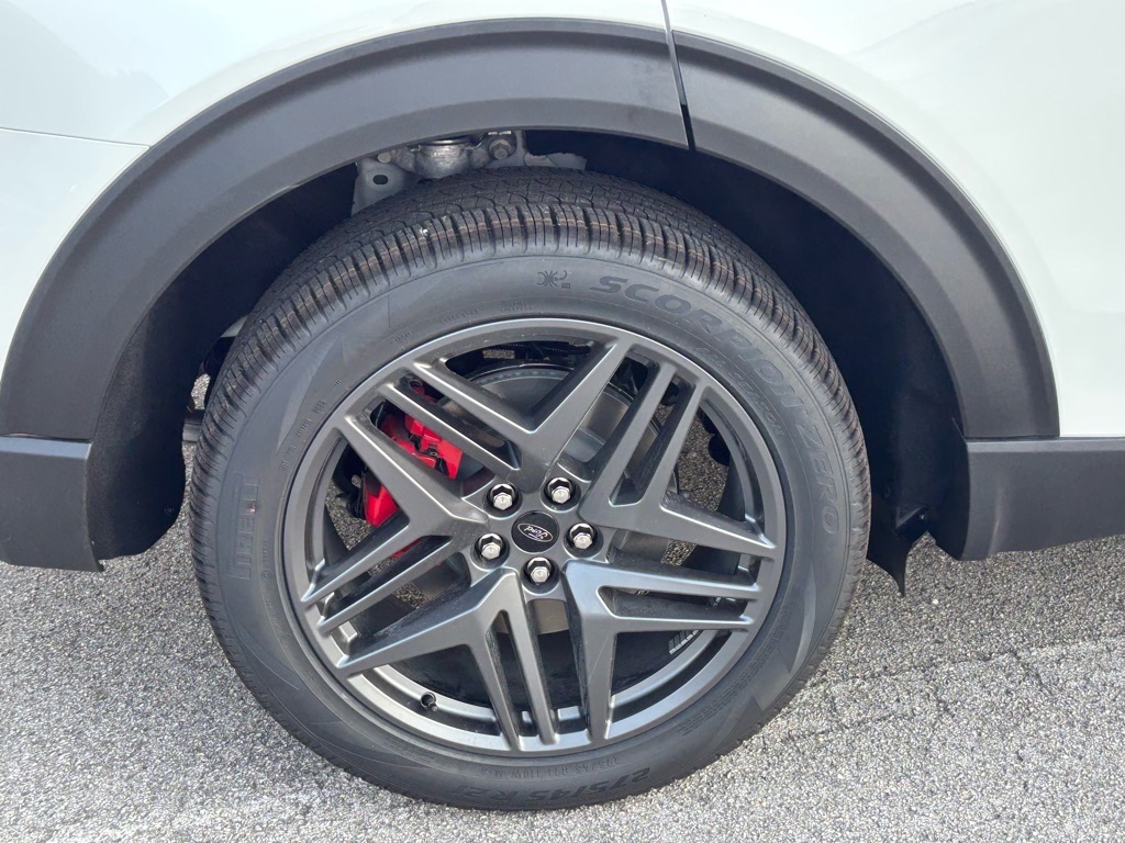 2025 Ford Explorer ST-Line photo 3