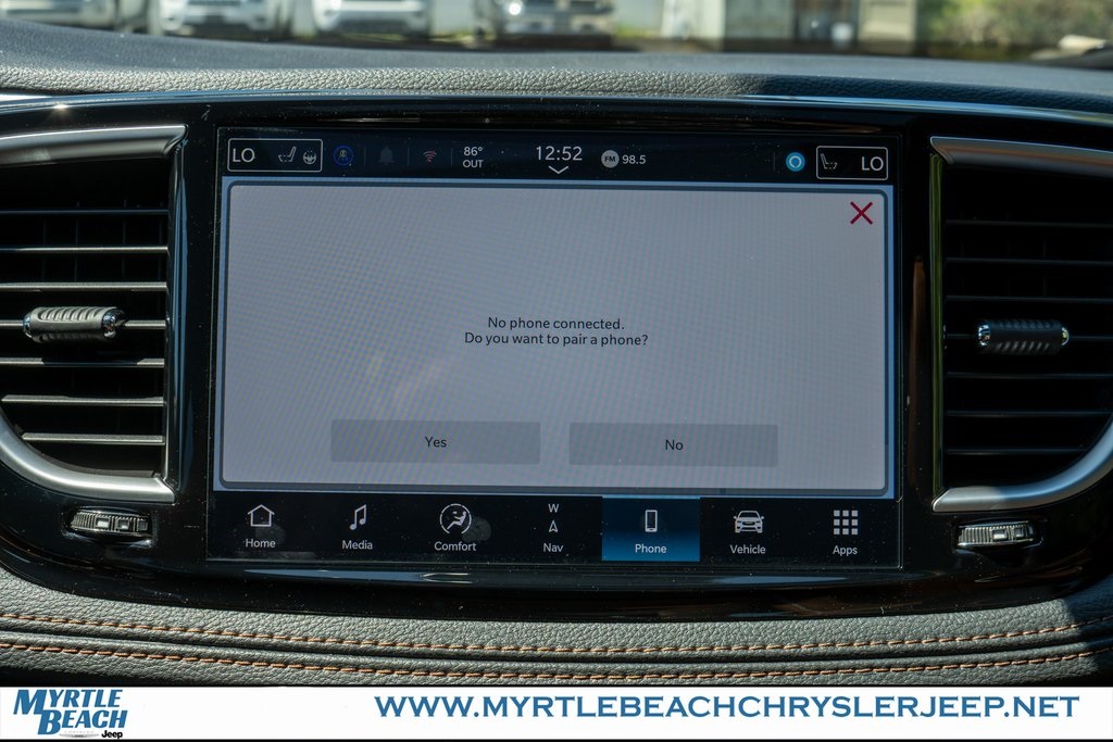 2026 Chrysler Pacifica Pinnacle photo 21