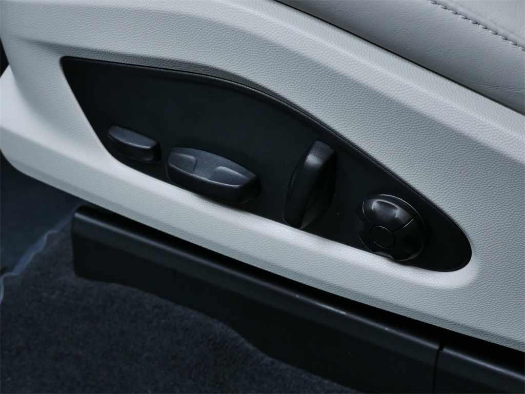 2024 Porsche Macan Electric 4 photo 11