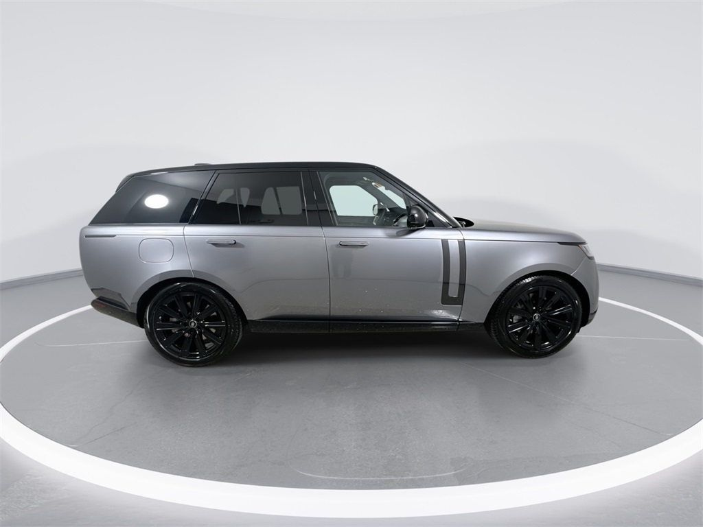 2025 Land Rover Range Rover SE photo 9