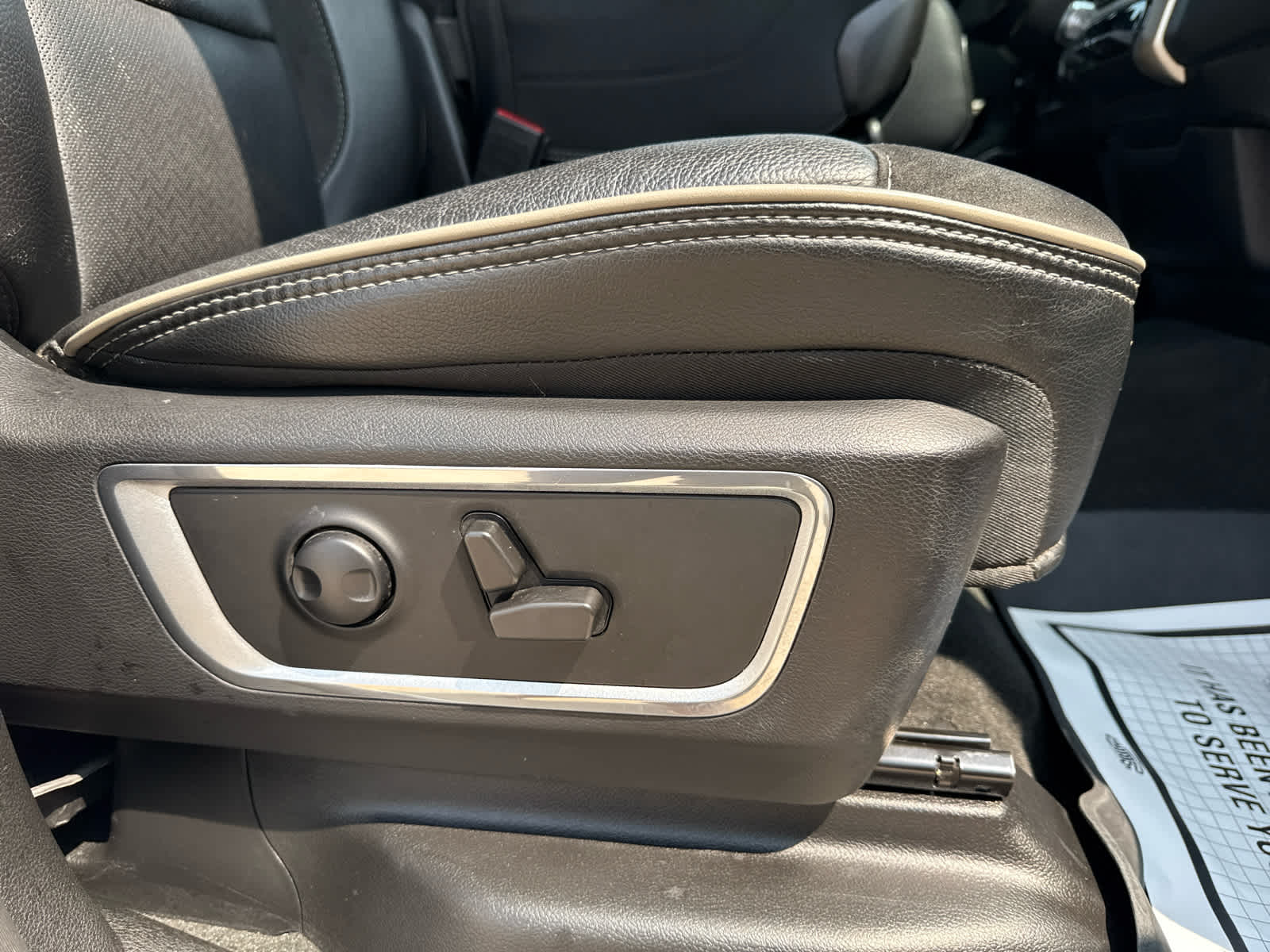 2022 Ram 1500 Laramie photo 16