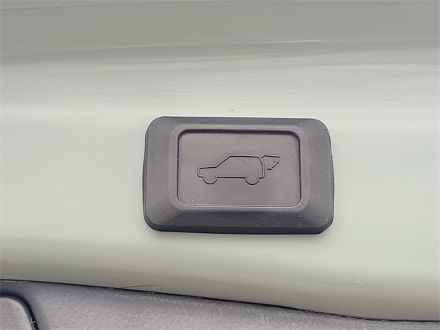 2022 Toyota RAV4 Hybrid XLE Premium photo 11