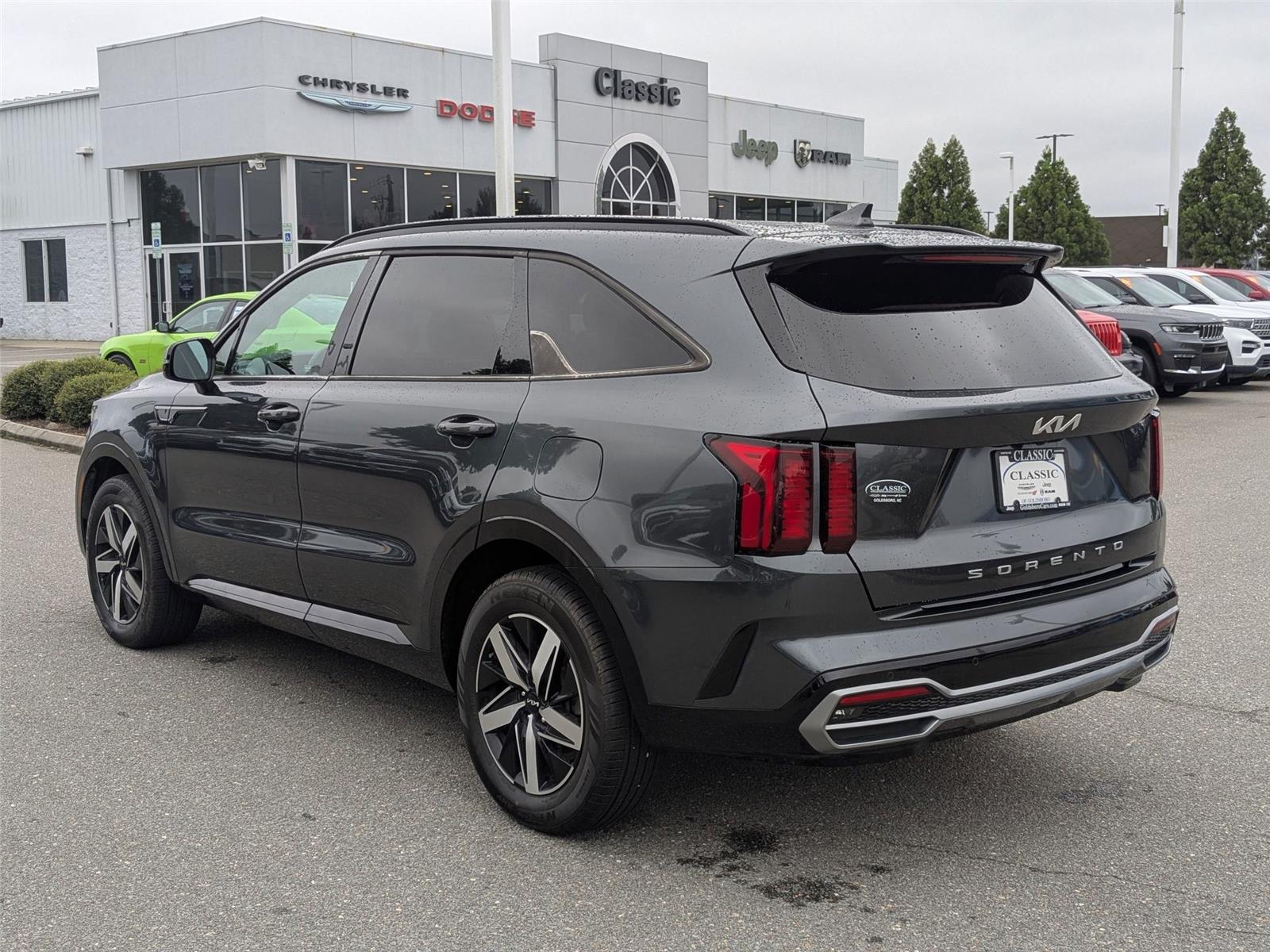 2022 Kia Sorento S photo 3