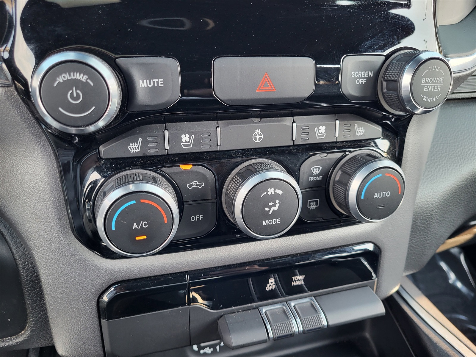 2024 Ram 1500 Laramie photo 19