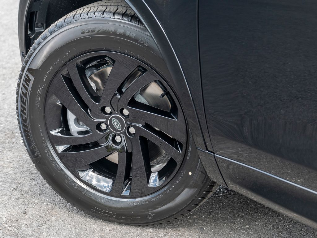 2025 Land Rover Discovery Sport S photo 6