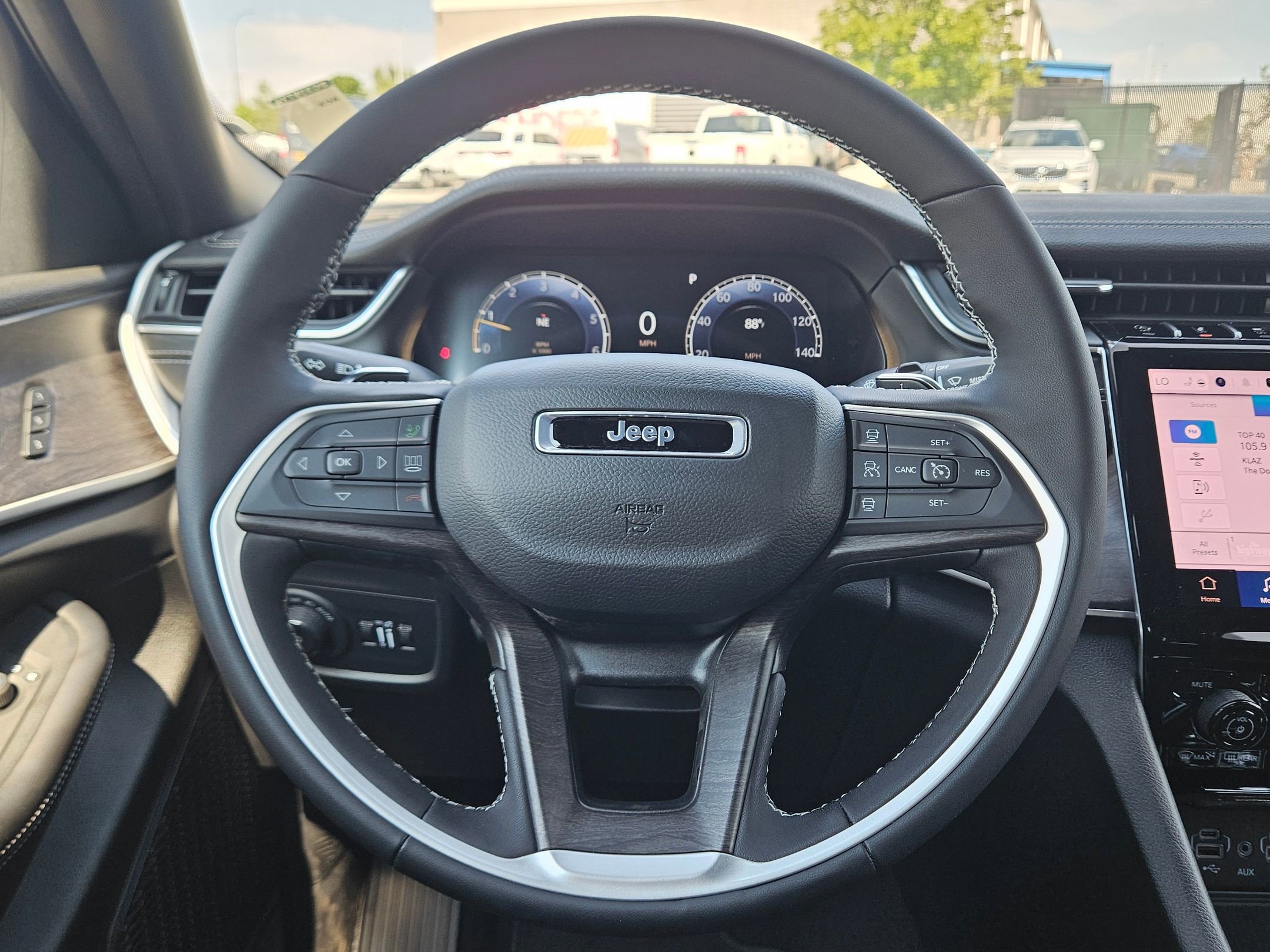 2025 Jeep Grand Cherokee Limited photo 13