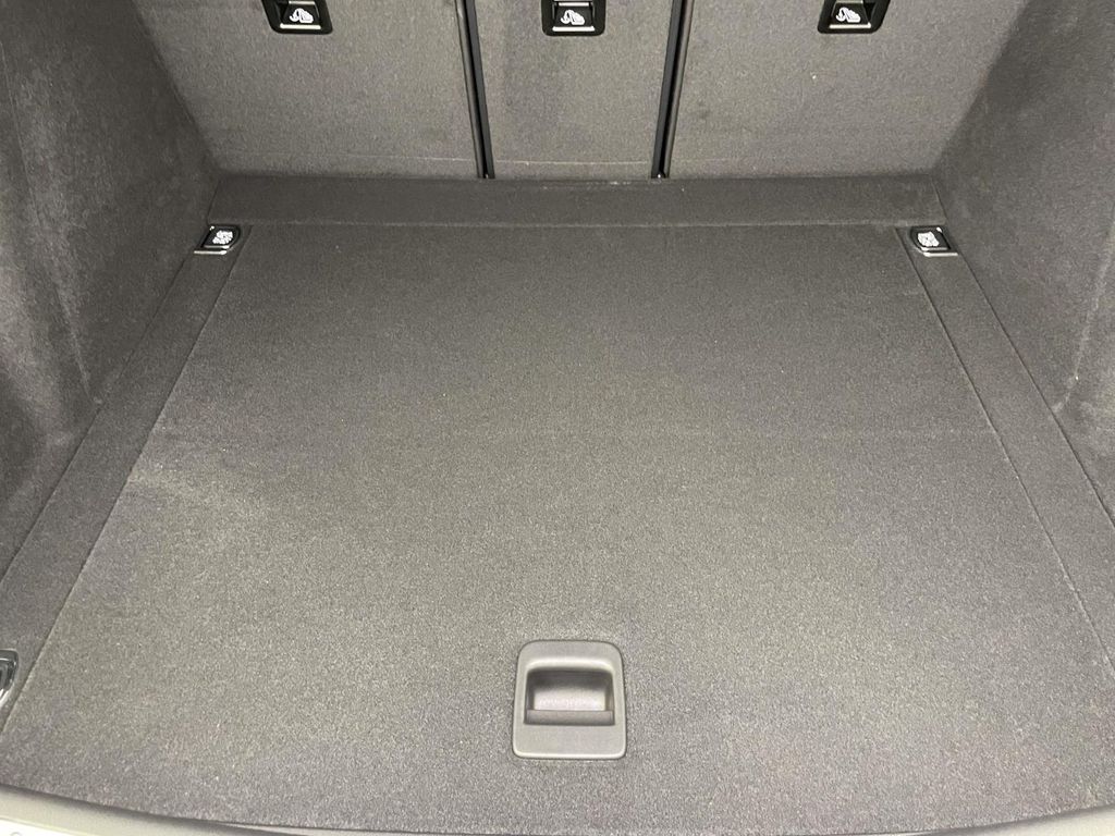 2025 Porsche Macan Base photo 20
