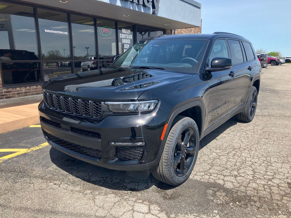 2025 Jeep Grand Cherokee Limited photo 3