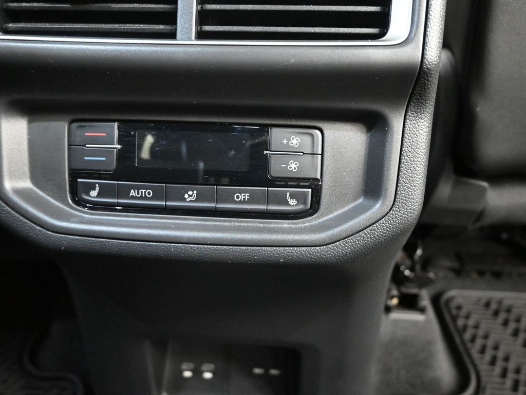 2024 Volkswagen Atlas SEL photo 3