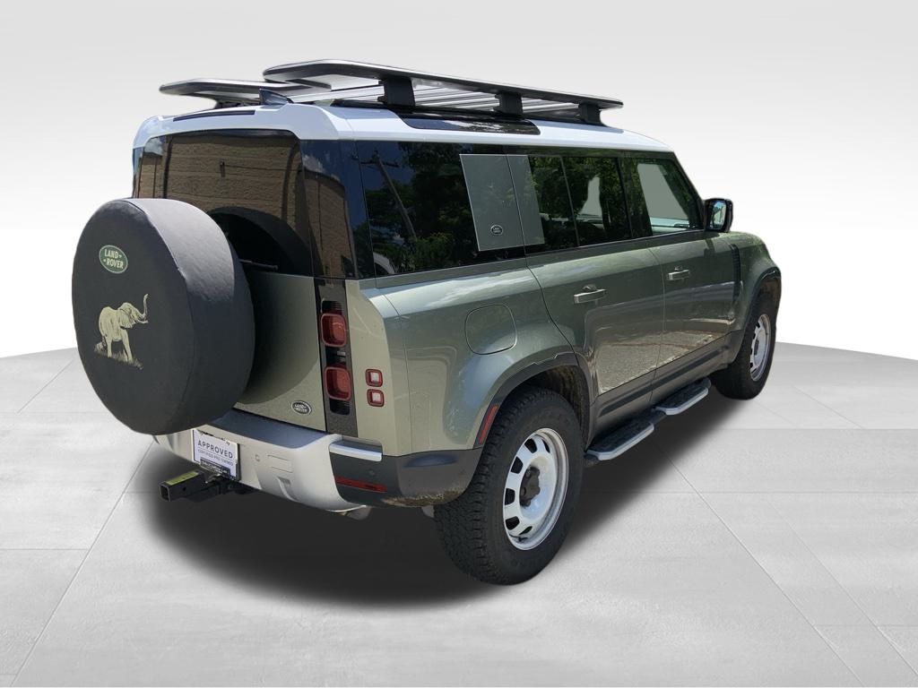 2023 Land Rover Defender 110 S photo 7