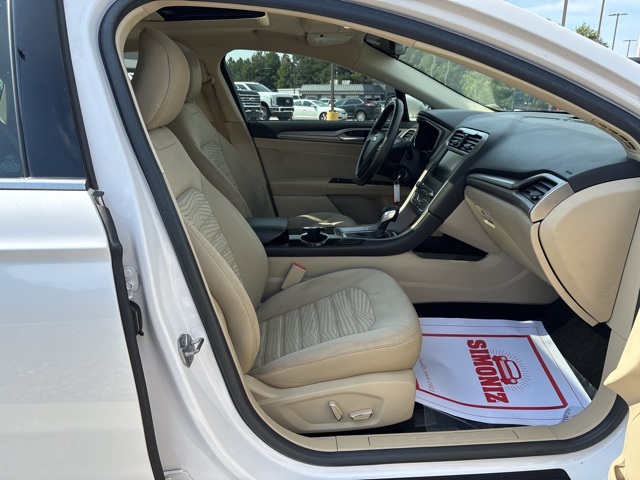 2016 Ford Fusion SE photo 16