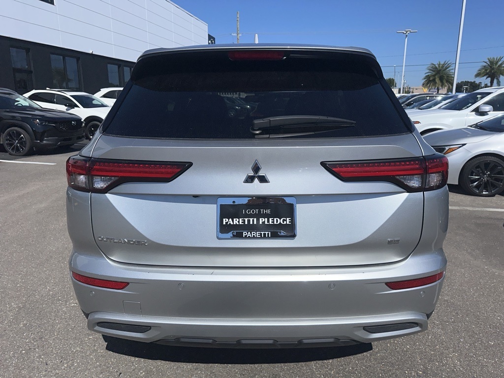 2024 Mitsubishi Outlander SE photo 3