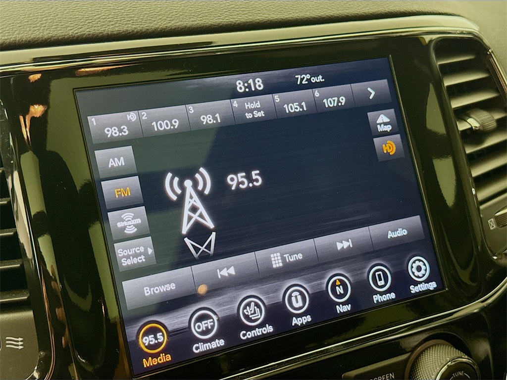 2021 Jeep Grand Cherokee Anniversary Edition photo 12