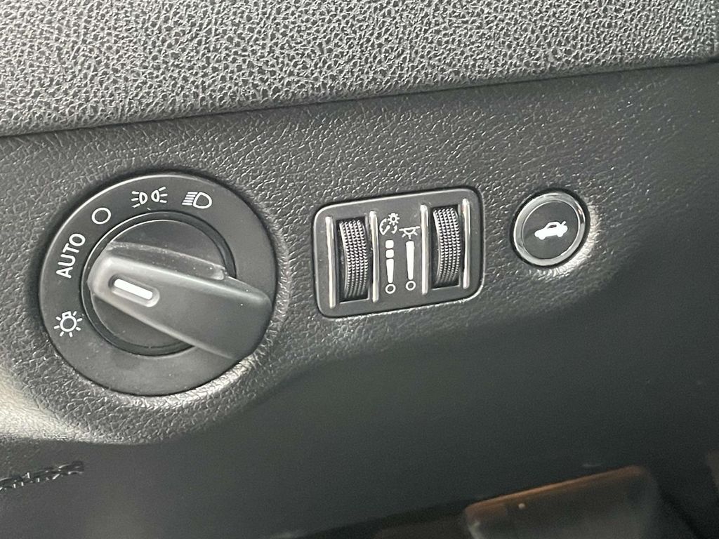 2022 Dodge Charger SXT photo 12