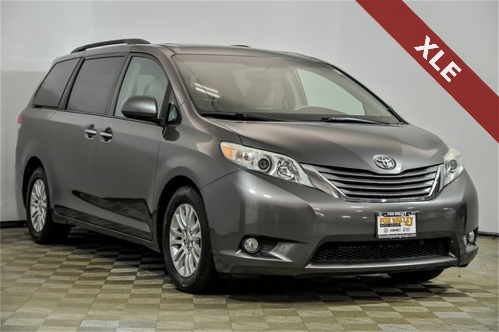2012 Toyota Sienna XLE's photo