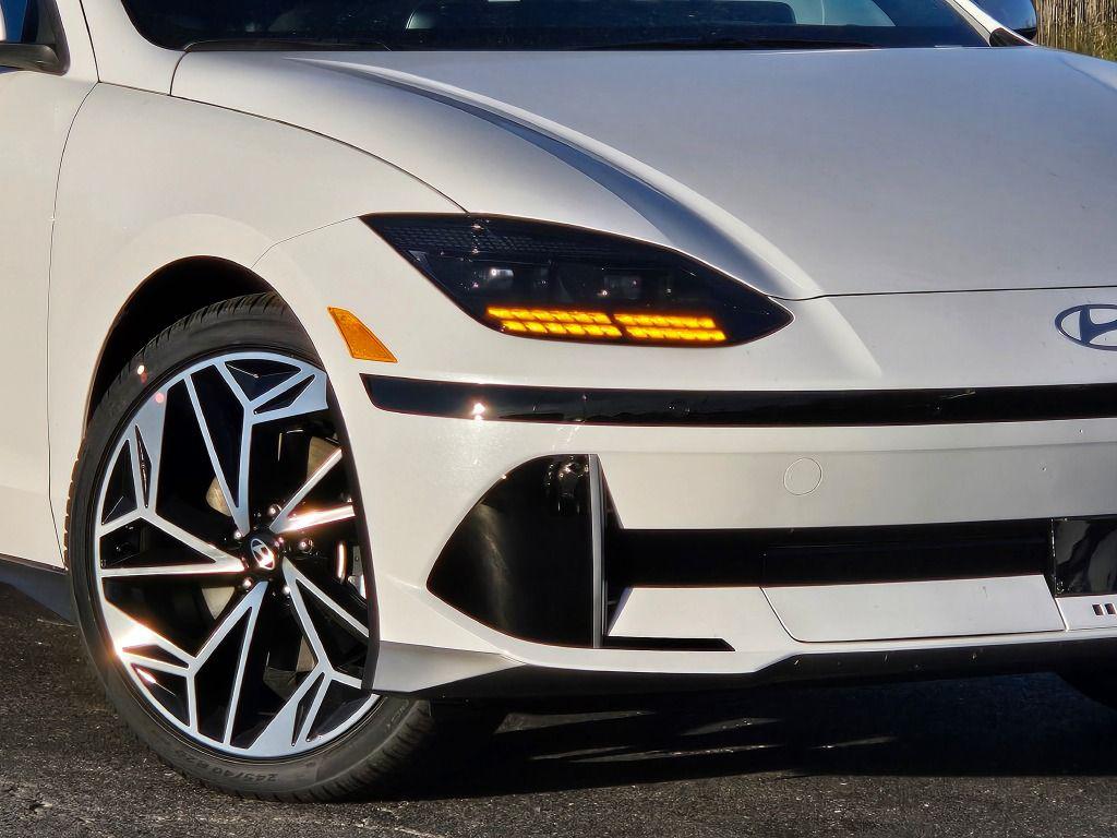 2025 Hyundai Ioniq SEL photo 2