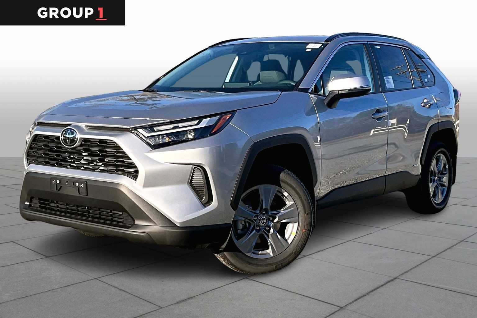 2025 Toyota RAV4 XLE's photo