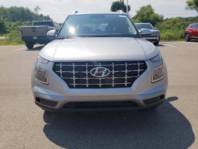 2025 Hyundai Venue SEL photo 2