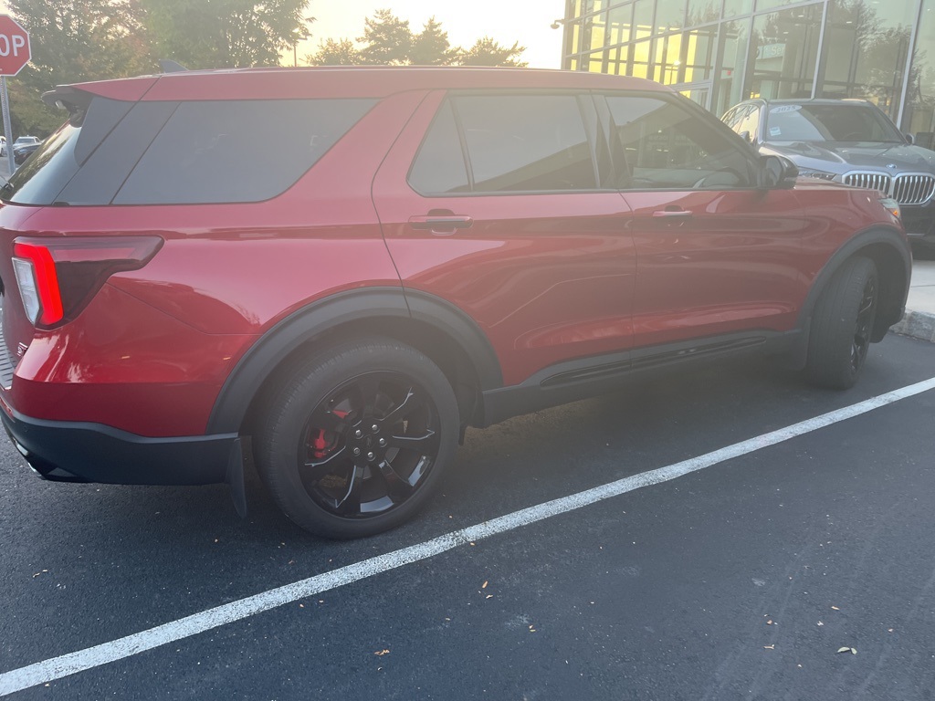 2022 Ford Explorer ST photo 3
