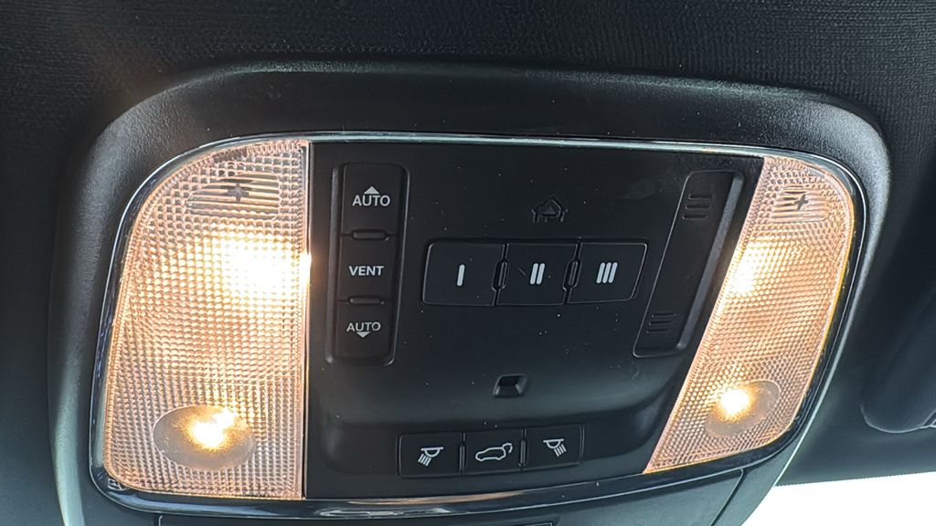 2019 Jeep Grand Cherokee Altitude photo 28