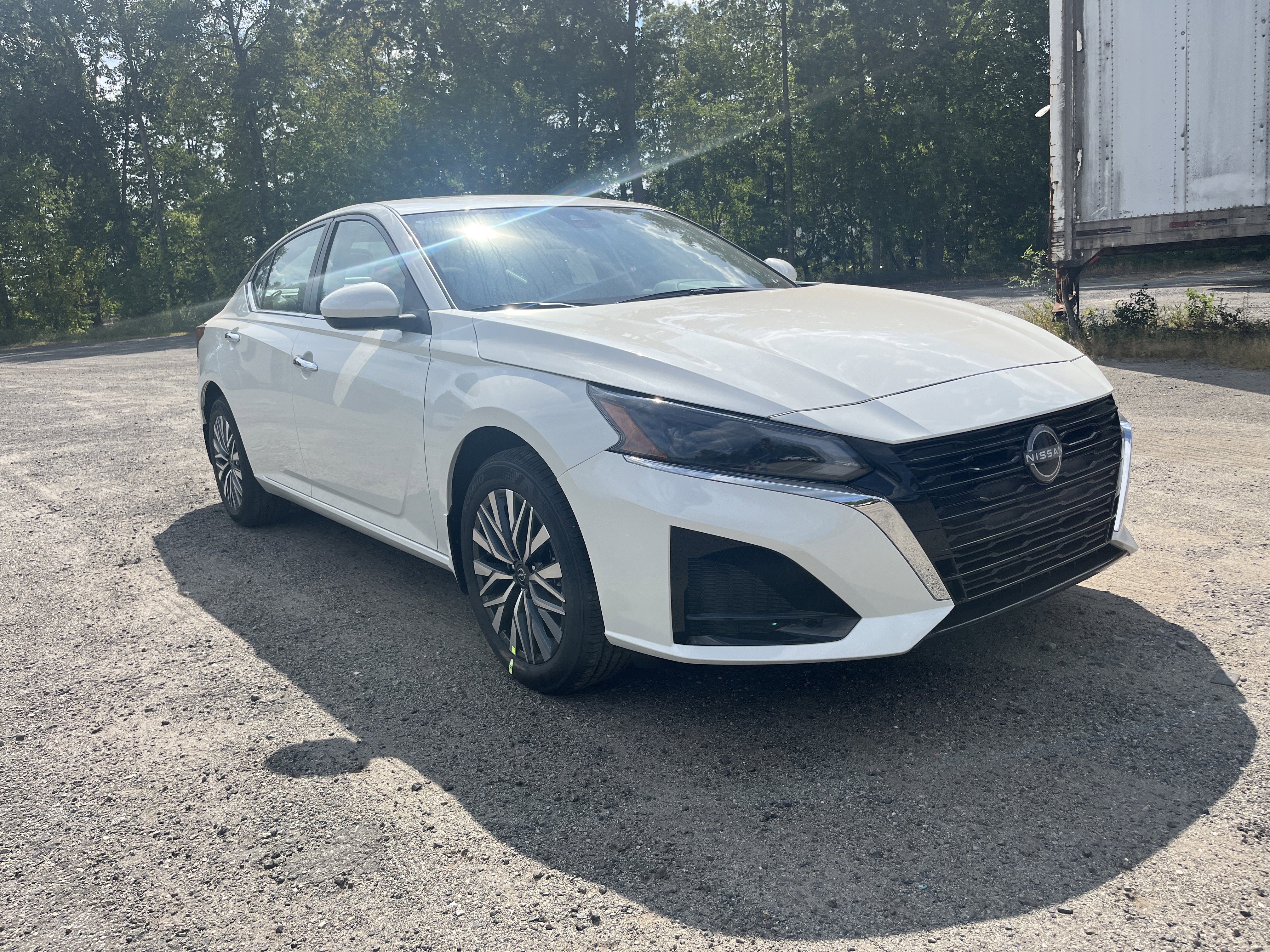 2025 Nissan Altima SV's photo