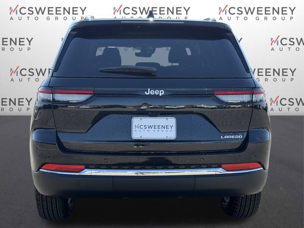 2025 Jeep Grand Cherokee Laredo photo 4