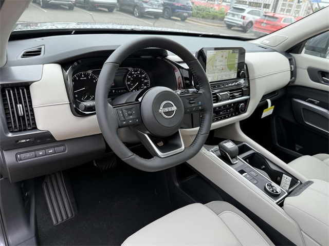 2025 Nissan Pathfinder SL photo 2