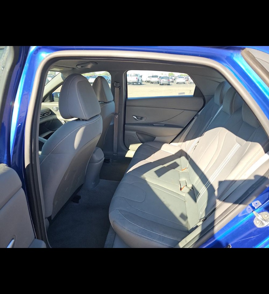 2021 Hyundai Elantra SEL photo 2
