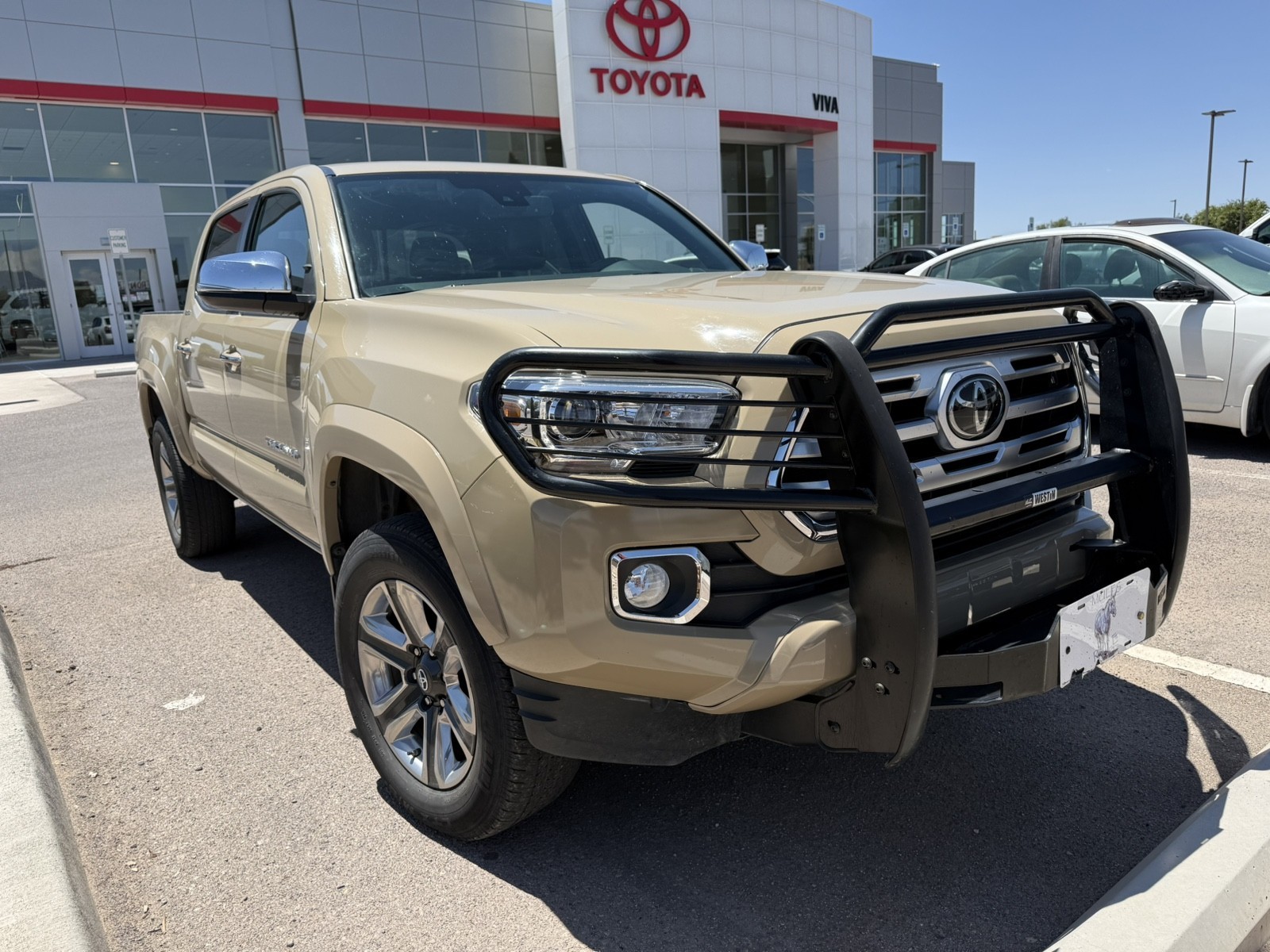 Used 2018 BROWN Toyota Limited image 7