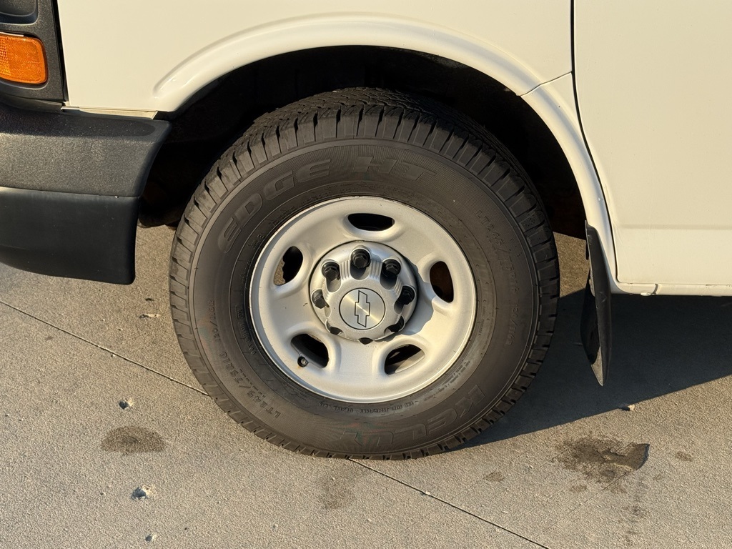 2016 Chevrolet Express 2500 Work Van photo 32