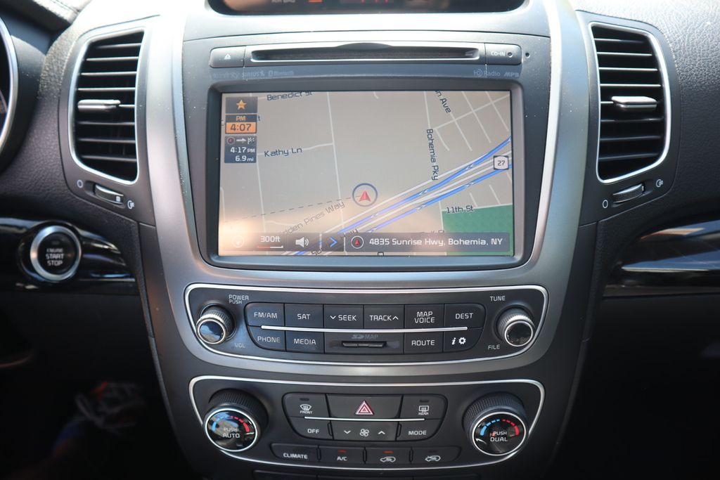 2014 Kia Sorento SX photo 25