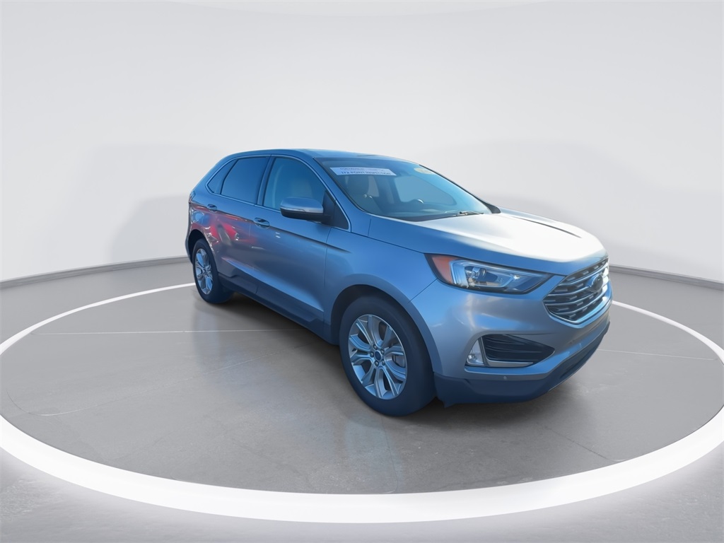2022 Ford Edge Titanium photo 2