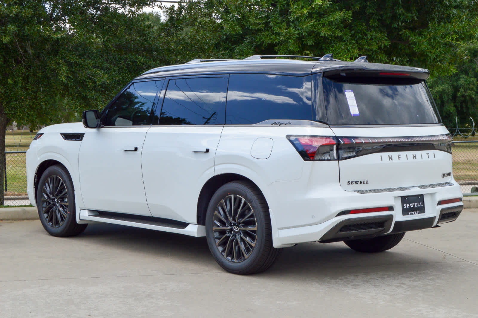 2026 Infiniti QX80 photo 4