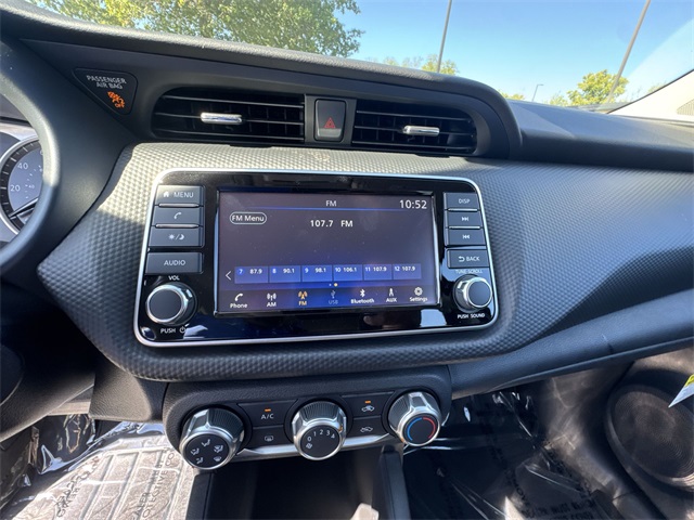 2025 Nissan Kicks Play S photo 3