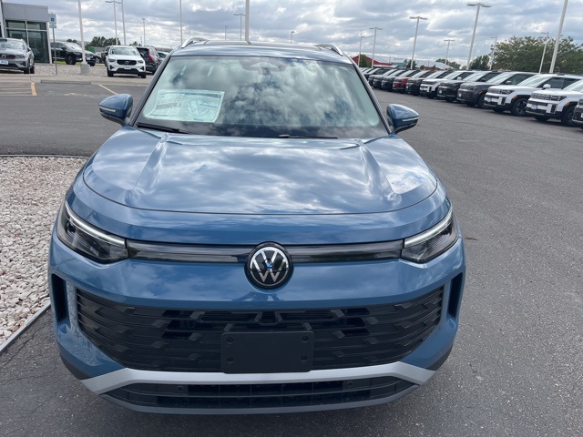 2025 Volkswagen Tiguan SE photo 8