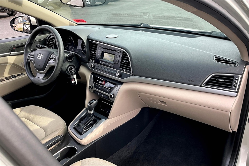 2017 Hyundai Elantra SE photo 13