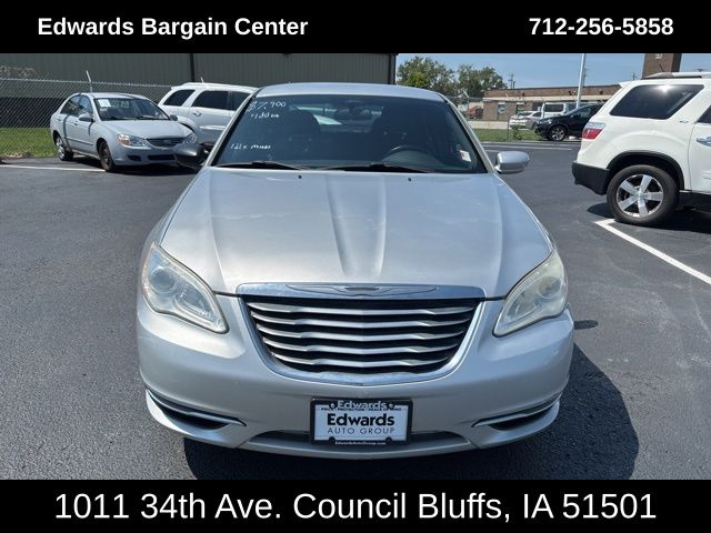 2012 Chrysler 200 Touring photo 3