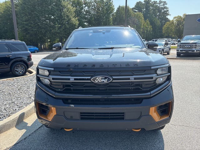 2025 Ford Expedition photo 2